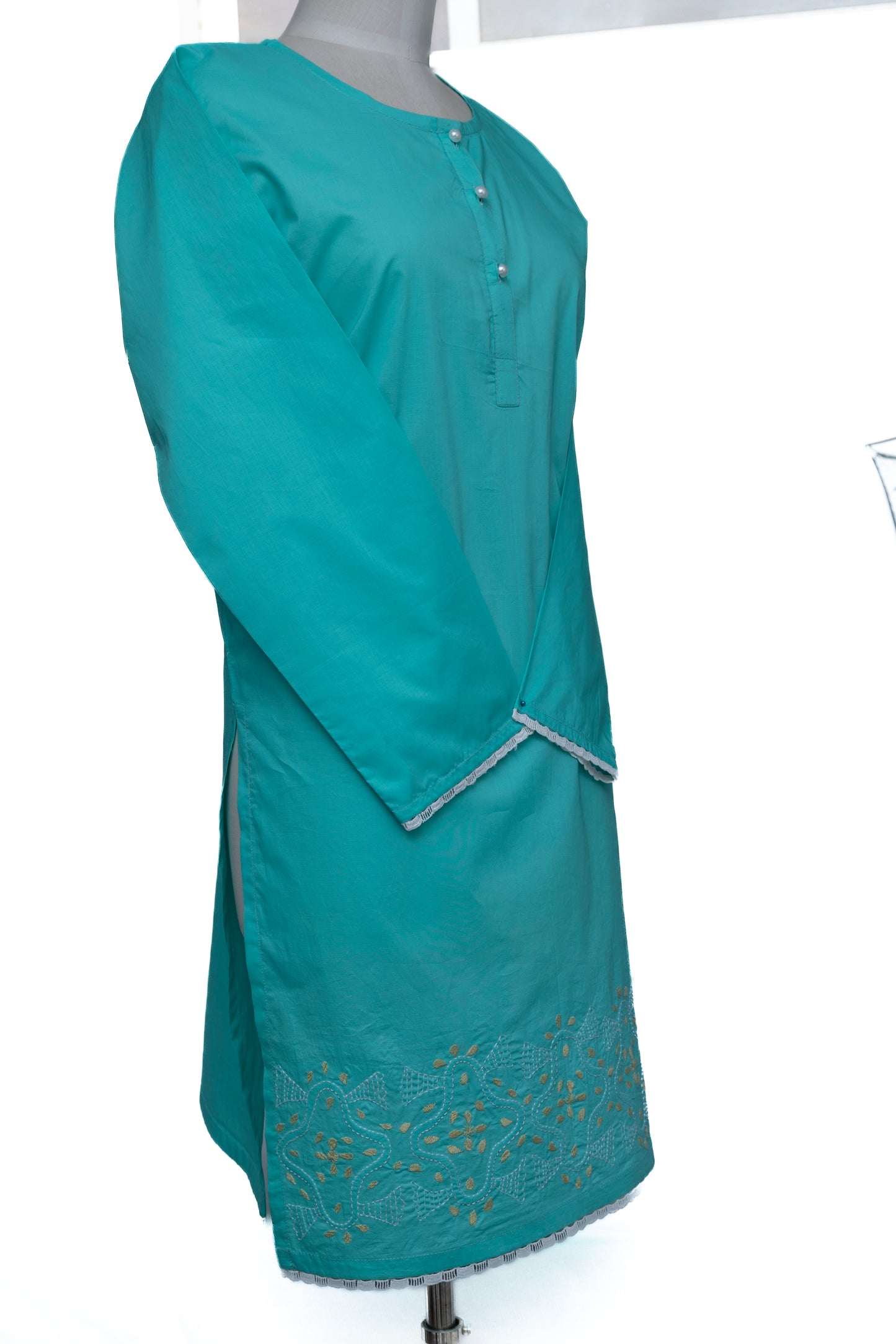 Ready to wear Lawn Kurta - Hunarcrafting Kurta - Embraided Front